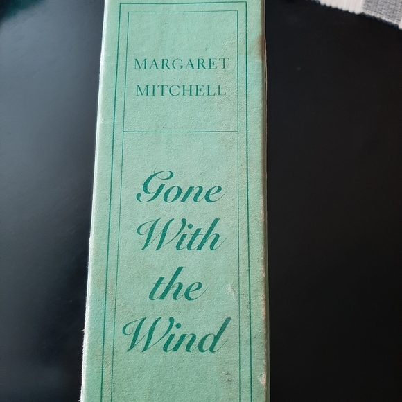 50th Anniversary Edition of Gone with the wind. - Picture 2 of 11